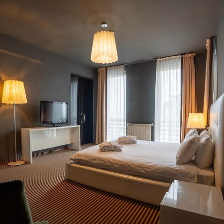 Alex&George Boutique Hotel Cluj-Napoca Exterior foto