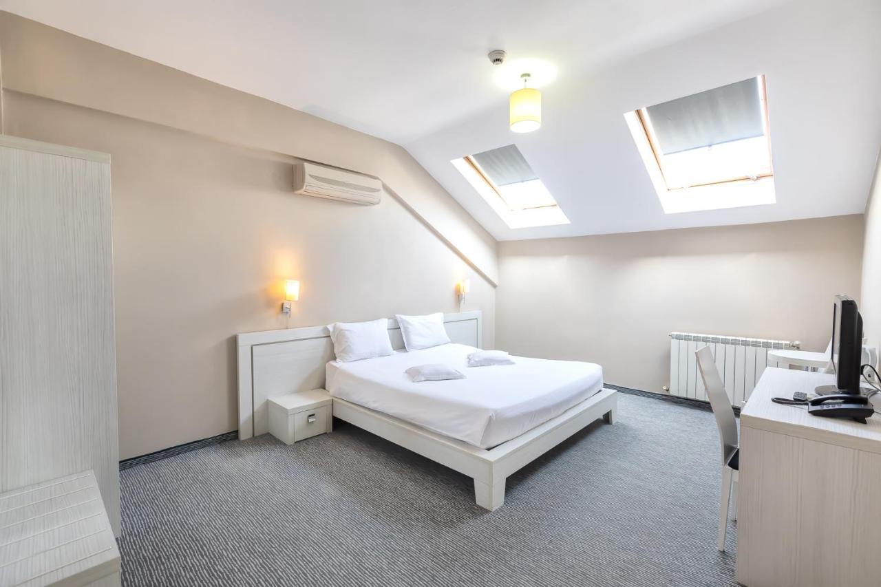 Alex&George Boutique Hotel Cluj-Napoca Exterior foto