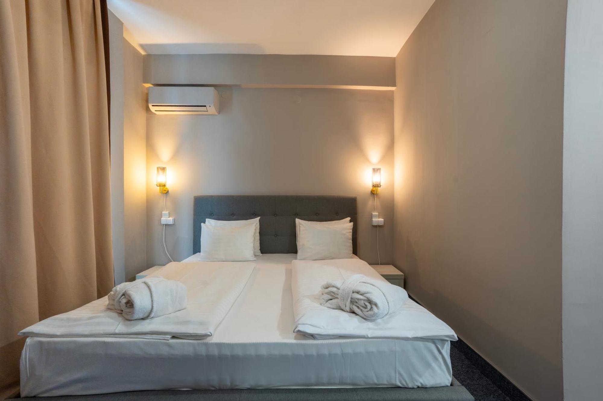 Alex&George Boutique Hotel Cluj-Napoca Exterior foto