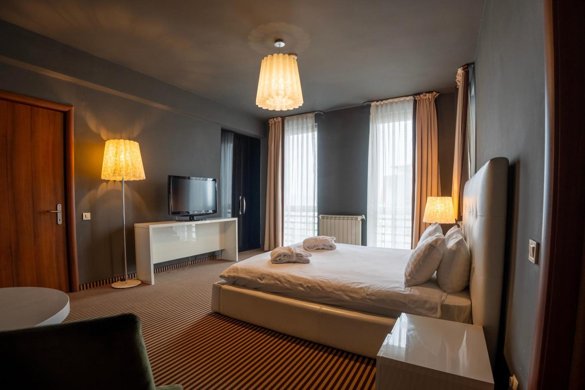 Alex&George Boutique Hotel Cluj-Napoca Exterior foto