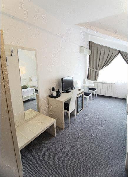 Alex&George Boutique Hotel Cluj-Napoca Exterior foto